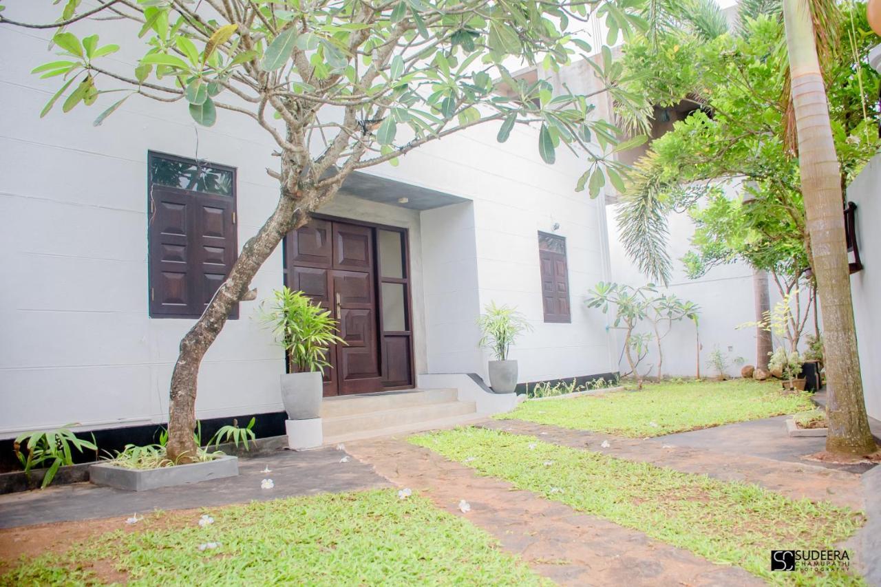 Blooming Polhena Bed & Breakfast Matara Bagian luar foto