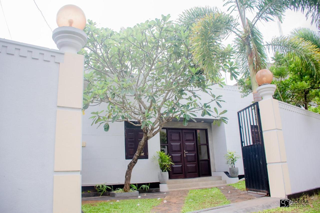 Blooming Polhena Bed & Breakfast Matara Bagian luar foto