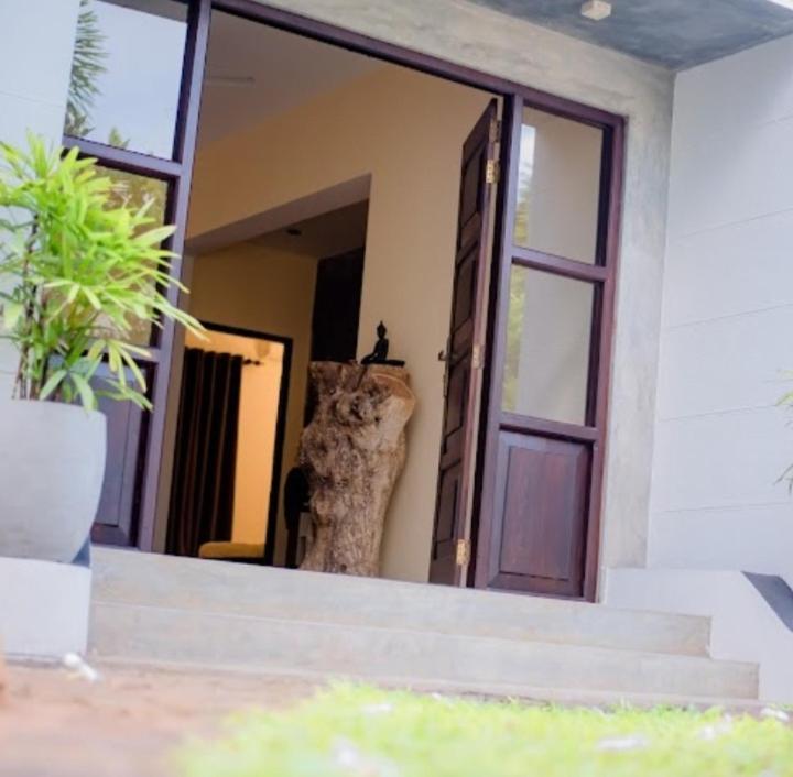 Blooming Polhena Bed & Breakfast Matara Bagian luar foto